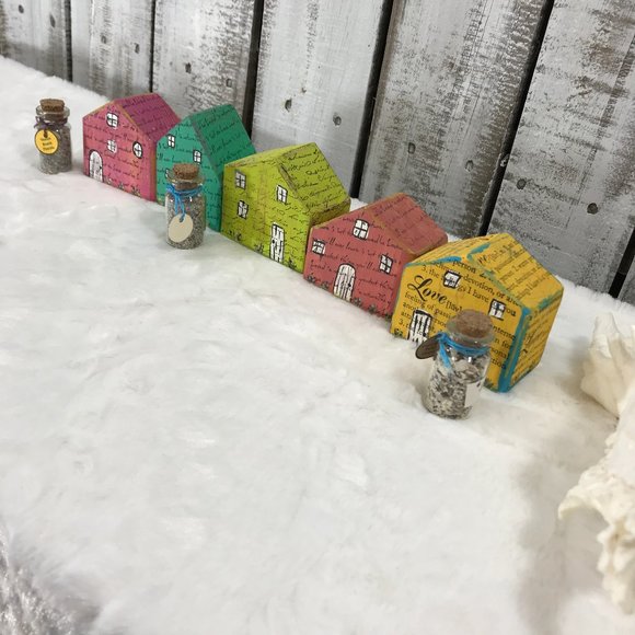 Little Wooden House by the Beach Handmade Painted - Picture 11 of 13